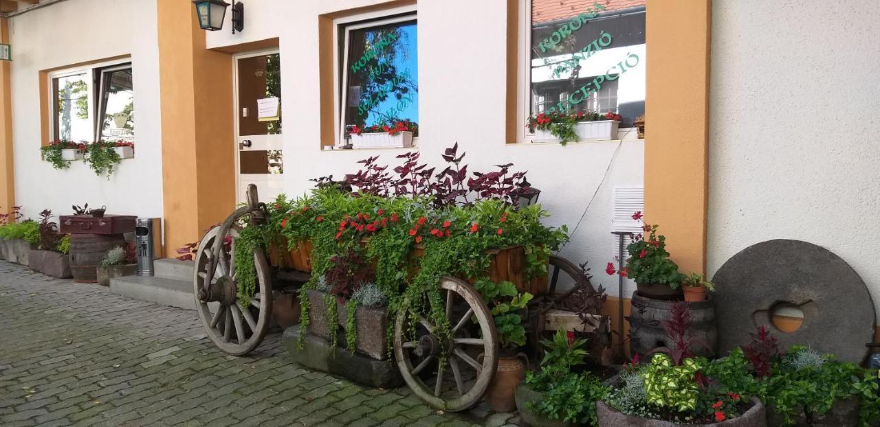Bed and Breakfast Korona Panzio Одорхею-Секуєск Екстер'єр фото